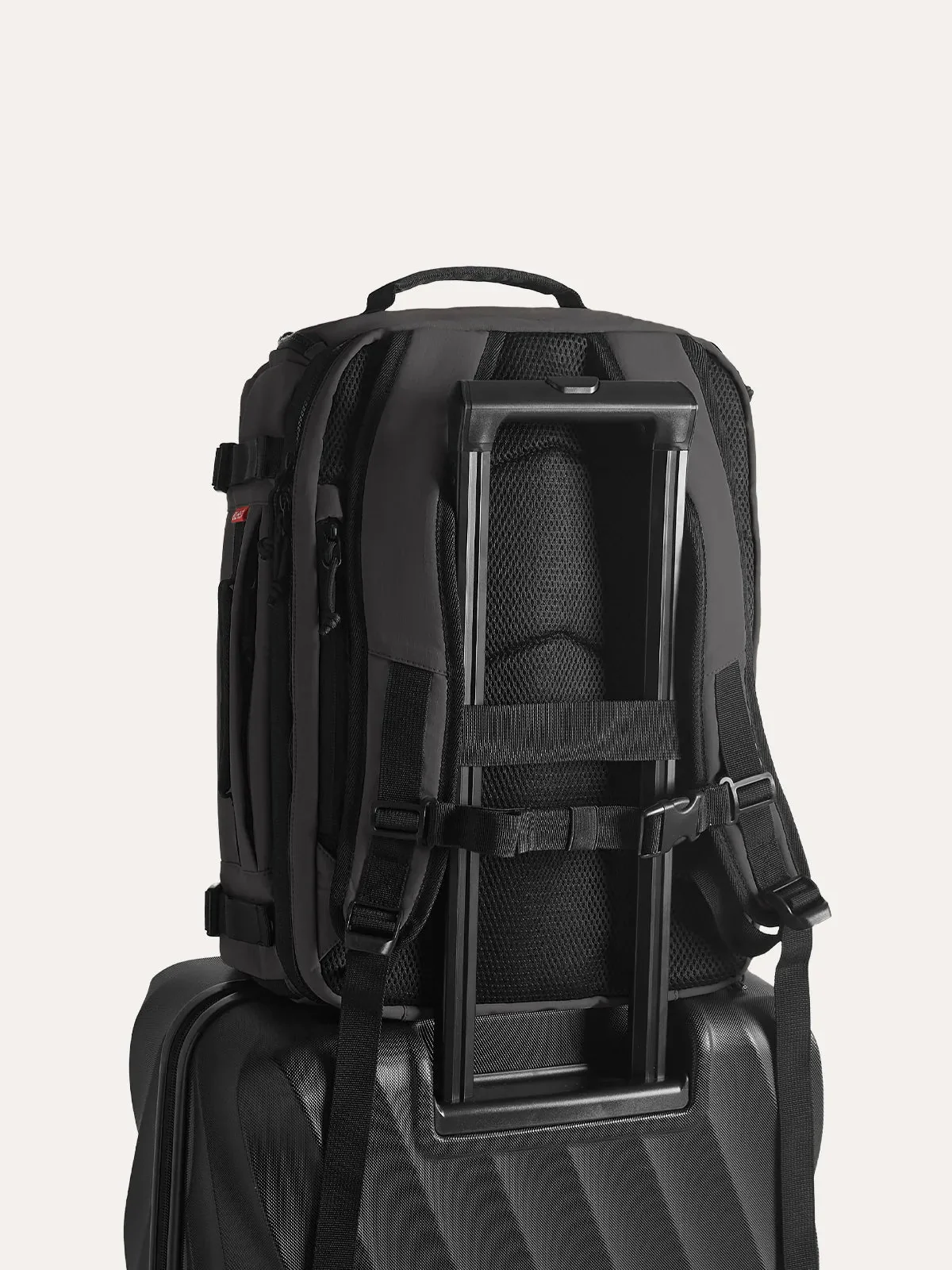 Blast 38L Mesh Travel Backpack - Image 12