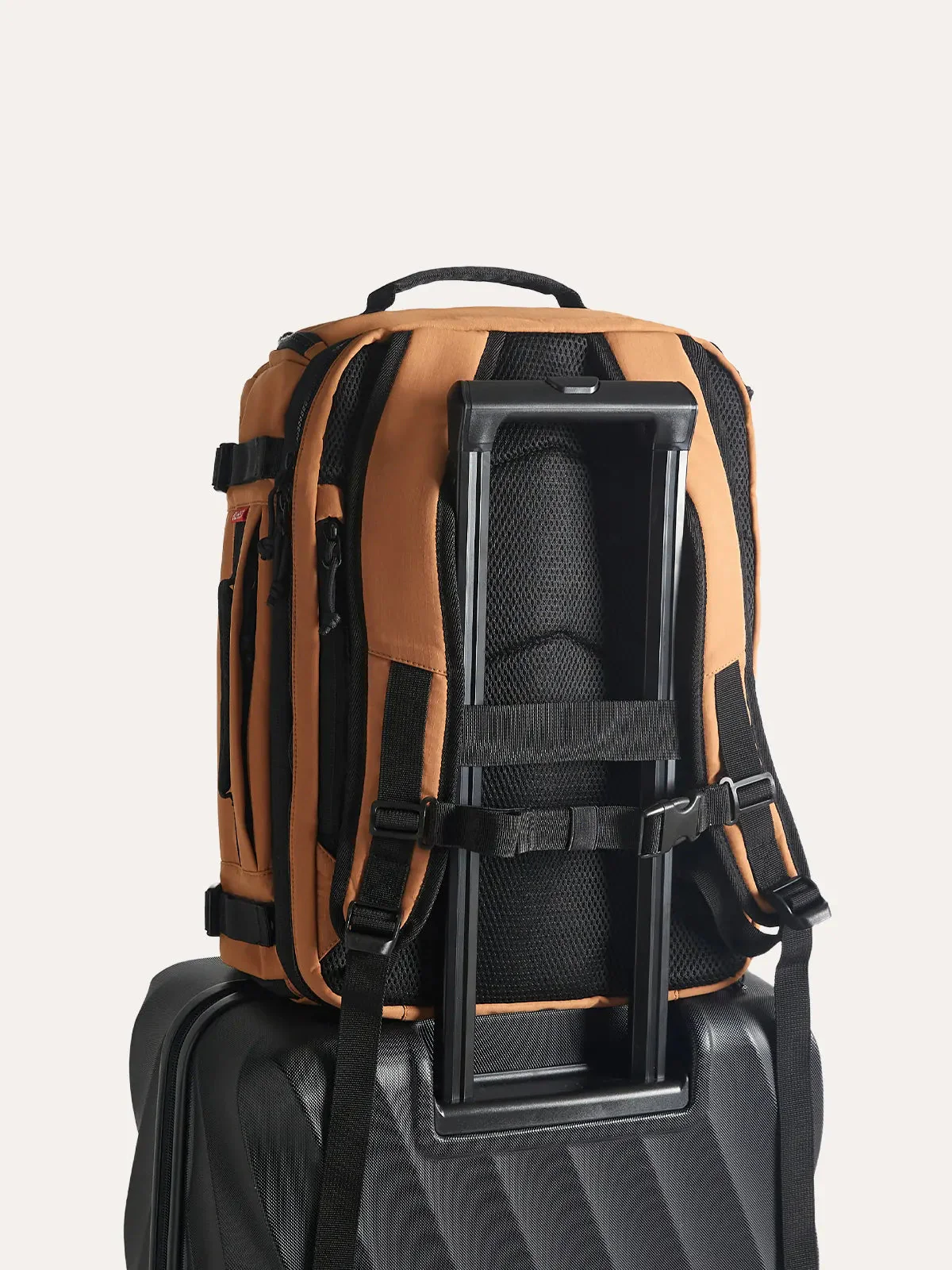 Blast 38L Mesh Travel Backpack - Image 20