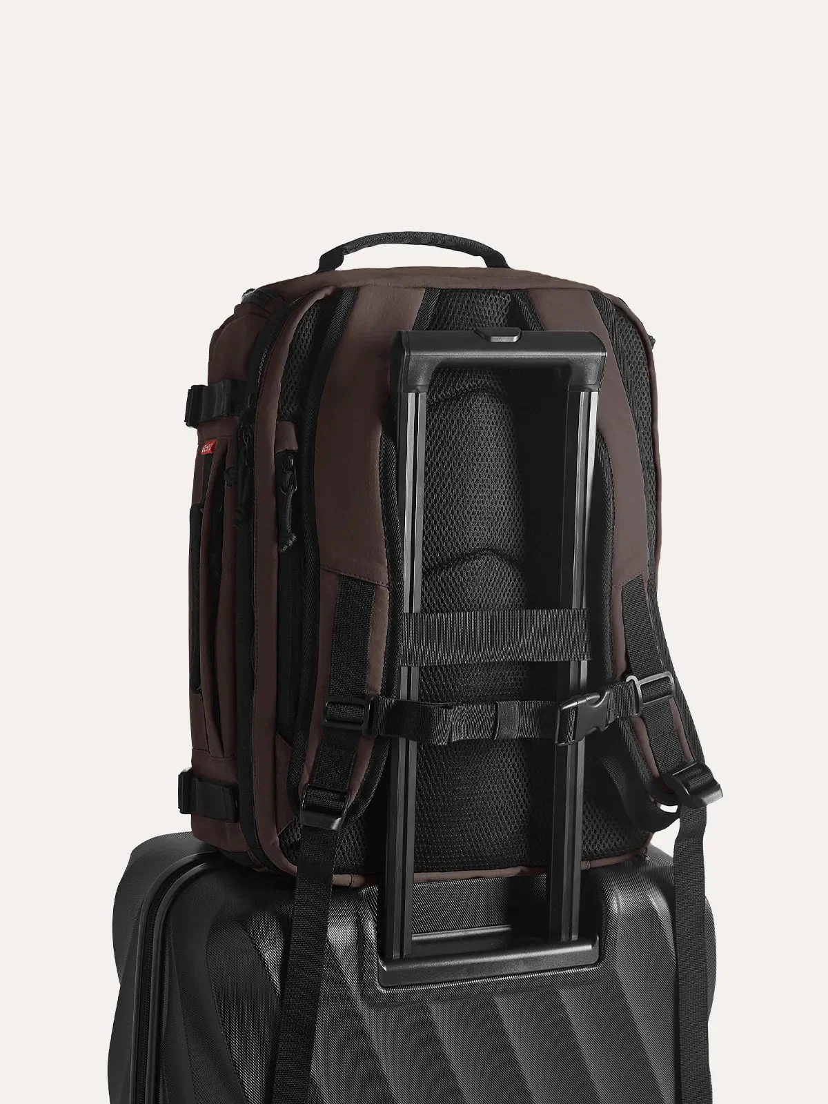Blast 38L Mesh Travel Backpack - Image 37