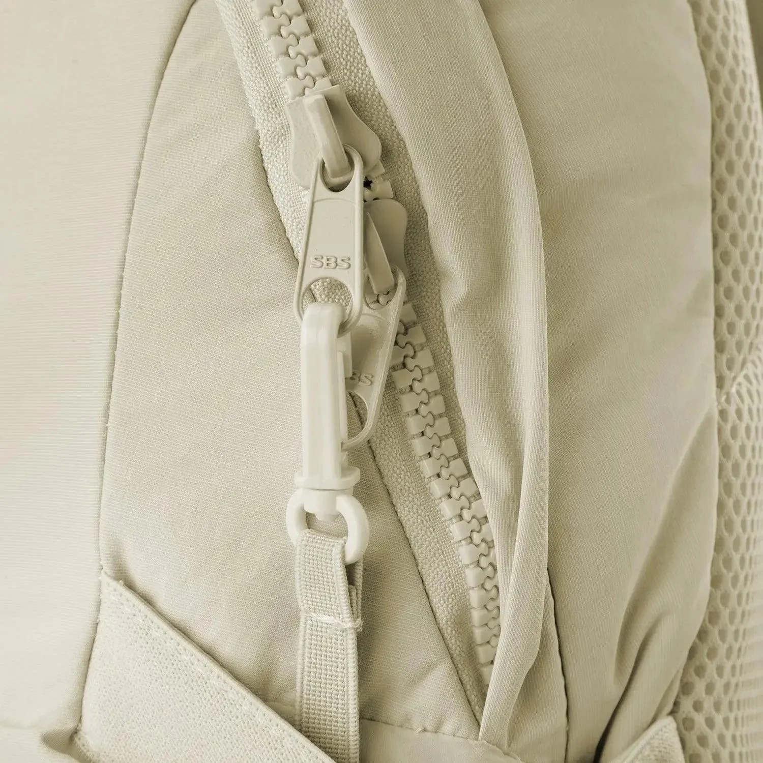 Zoraesque 14L Featherlight 13.3 Inch Backpack - Image 36